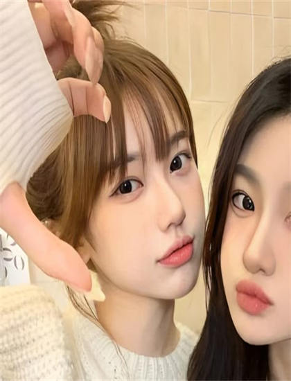 《女孩儿》象征符号颠覆性的：隐喻意义与文化内涵